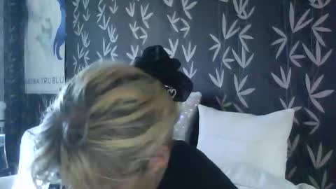 Snapshot of jakkilouise chatting on 09.11.25 JAKKI LOUISE pornstar online show from 09.11.25