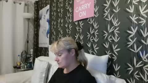 Snapshot of jakkilouise chatting on 09.17.25 JAKKI LOUISE pornstar online show from 09.17.25