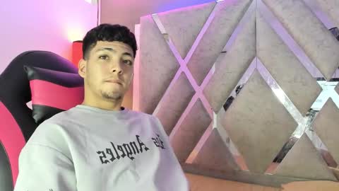 James Hill online show from 11.06.25