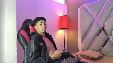 Snapshot of james_hill7 chatting on 11.07.25 James Hill online show from 11.07.25