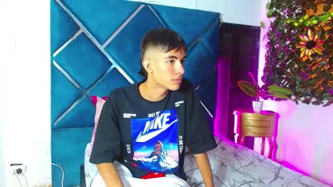 Snapshot of jamesconnor001 chatting on 11.17.25 James online show from 11.17.25