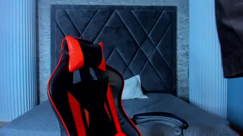 Snapshot of jamesgolden_ chatting on 03.04.25 jamesgolden_ online show from 03.04.25