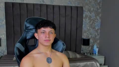 Snapshot of jamesgolden_ chatting on 03.07.25 jamesgolden_ online show from 03.07.25