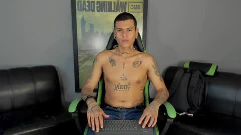 Snapshot of jamesinked_ chatting on 01.12.25 Jamesinked  online show from 01.12.25