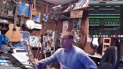 Snapshot of jameswebbscope chatting on 09.11.25 Jameswebbscope online show from 09.11.25