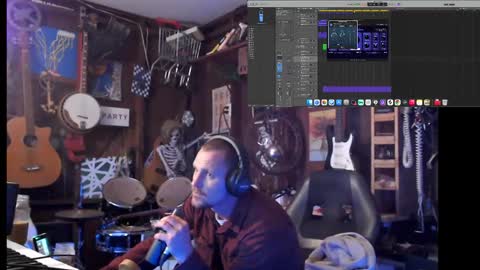 Snapshot of jameswebbscope chatting on 10.14.25 Jameswebbscope online show from 10.14.25