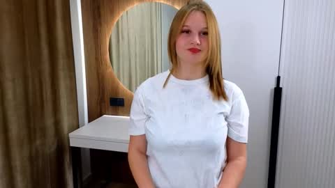 Snapshot of janharens chatting on 10.28.25 Call me Eva online show from 10.28.25