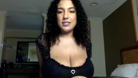 Snapshot of jasminexmarie chatting on 01.14.25 Jasmine Marie online show from 01.14.25
