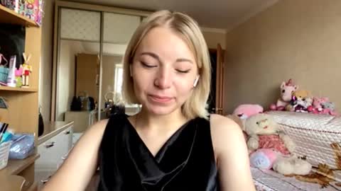 Snapshot of jaynafriess chatting on 10.15.25 Mira online show from 10.15.25