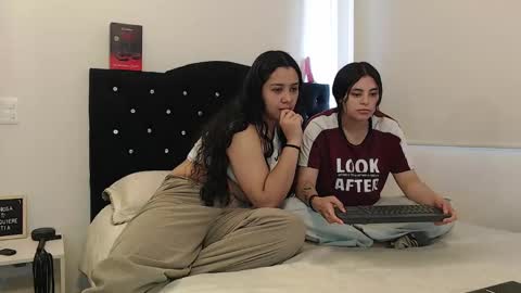 Jazmin and Scarlett online show from 02.14.25
