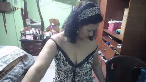 Snapshot of jazmin_rios chatting on 09.28.25 jazmim online show from 09.28.25