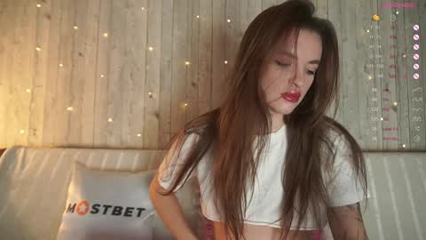 Snapshot of jelli_jennifer chatting on 01.08.25 follow me on online show from 01.08.25