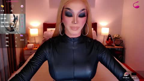 Snapshot of jenifers_body chatting on 01.29.25 Queen Jenifer online show from 01.29.25