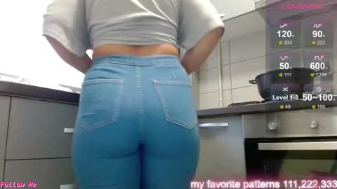 Snapshot of jeniffer1313 chatting on 10.15.25 jen online show from 10.15.25