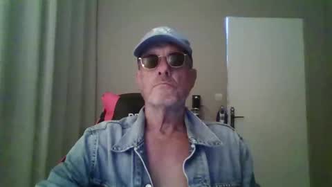 Snapshot of jerflor chatting on 11.17.25 jerflor online show from 11.17.25