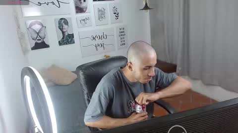 Snapshot of jerry_cock chatting on 10.18.25 jerry_cock online show from 10.18.25