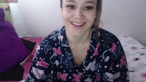 Snapshot of jessi_robertss chatting on 01.11.25 jessica online show from 01.11.25