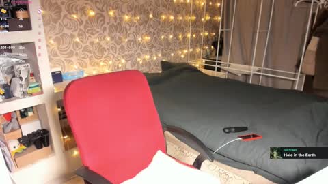 Snapshot of jessica_jane_ chatting on 02.04.25 Mila online show from 02.04.25