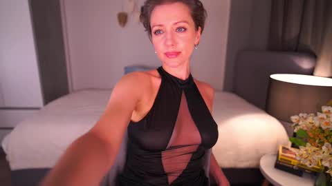 Snapshot of jessideen chatting on 02.11.25 Jessica online show from 02.11.25