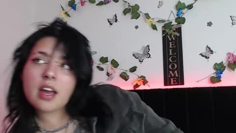 Snapshot of jessie_wild chatting on 10.22.25 jessie_wild online show from 10.22.25