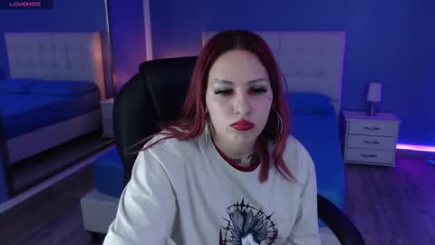 Snapshot of jessie_williams_01 chatting on 12.18.24 Your Sweet Angel online show from 12.18.24