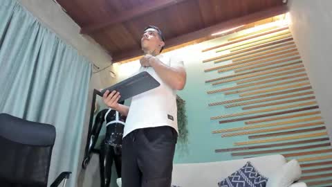 Jharol  online show from 11.19.25