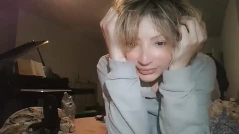 Snapshot of jhopeftw chatting on 10.08.25 Anya online show from 10.08.25