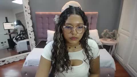Snapshot of jimena_bell chatting on 09.17.25 Jimena online show from 09.17.25