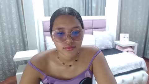 Snapshot of jimena_bell chatting on 09.24.25 Jimena online show from 09.24.25