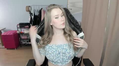 Snapshot of jimmy_and_amy chatting on 10.08.25 Amy  next stream on Wednesday Thursday Friday Saturday and Sunday at 16 pm GMT3 online show from 10.08.25