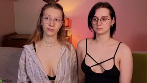 Snapshot of jitoon_exe chatting on 01.11.25 Hey Guys We are Julia ginger  Tina brunette online show from 01.11.25