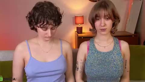 Snapshot of jitoon_exe chatting on 09.14.25 Hey Guys We are Julia ginger  Tina brunette online show from 09.14.25