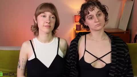 Snapshot of jitoon_exe chatting on 09.20.25 Hey Guys We are Julia ginger  Tina brunette online show from 09.20.25