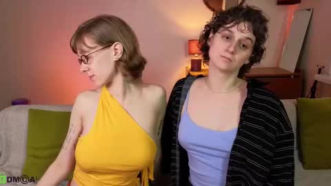 Snapshot of jitoon_exe chatting on 09.26.25 Hey Guys We are Julia ginger  Tina brunette online show from 09.26.25