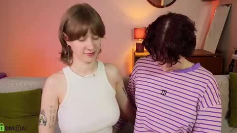 Snapshot of jitoon_exe chatting on 10.17.25 Hey Guys We are Julia ginger  Tina brunette online show from 10.17.25