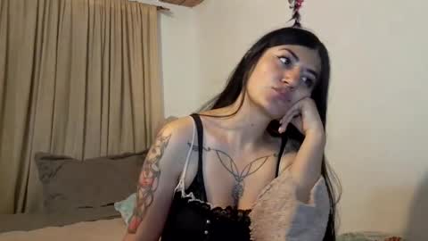 Snapshot of jjodie__ chatting on 12.03.25 luuuuuuuuuu online show from 12.03.25