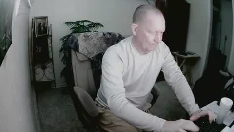 Snapshot of jlouton01 chatting on 02.02.25 kilroy online show from 02.02.25