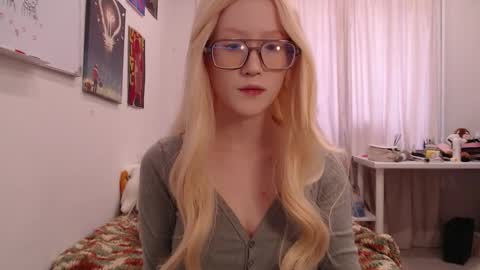 Snapshot of joan_kiss chatting on 10.19.25 joan_kiss online show from 10.19.25