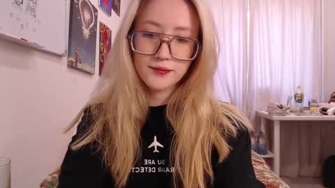 Snapshot of joan_kiss chatting on 10.20.25 joan_kiss online show from 10.20.25