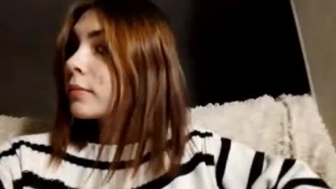 Snapshot of joaneschomin chatting on 11.27.25 Lina online show from 11.27.25