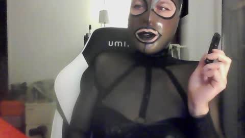 Snapshot of joanesxfree chatting on 12.20.24 The sweetest toy online show from 12.20.24