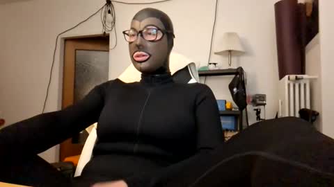 Snapshot of joanesxfree chatting on 09.17.25 The sweetest toy online show from 09.17.25