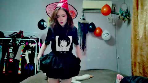 Joannatompson online show from 10.19.25