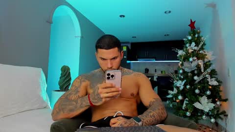 Snapshot of joe_esthetic chatting on 12.03.24 joe_esthetic online show from 12.03.24