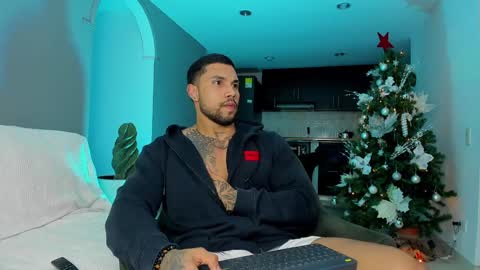 Snapshot of joe_esthetic chatting on 12.17.24 joe_esthetic online show from 12.17.24