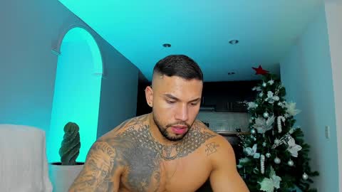 Snapshot of joe_esthetic chatting on 12.22.24 joe_esthetic online show from 12.22.24