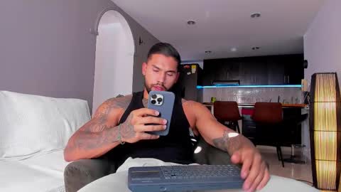 Snapshot of joe_esthetic chatting on 09.09.25 joe_esthetic online show from 09.09.25