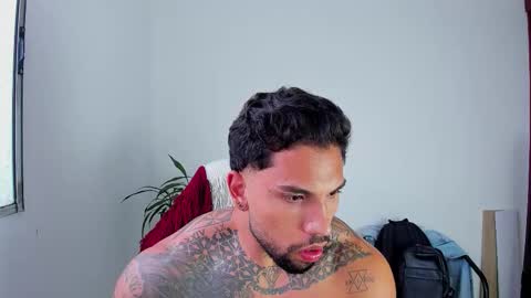 Snapshot of joe_esthetic chatting on 10.10.25 joe_esthetic online show from 10.10.25