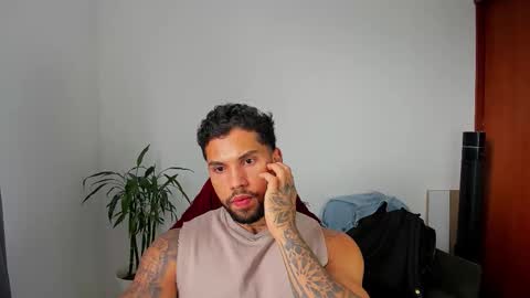 Snapshot of joe_esthetic chatting on 10.17.25 joe_esthetic online show from 10.17.25