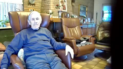 Snapshot of johan7_heet chatting on 12.18.24 johan7 heet online show from 12.18.24